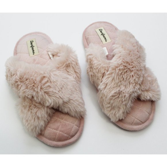 dearfoams Shoes - NWOT Dearfoams fuzzy slippers